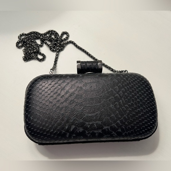 Halston Heritage Oval Crossbody Faux Snakeskin Purse Chain Strap Magnetic - Picture 2 of 9